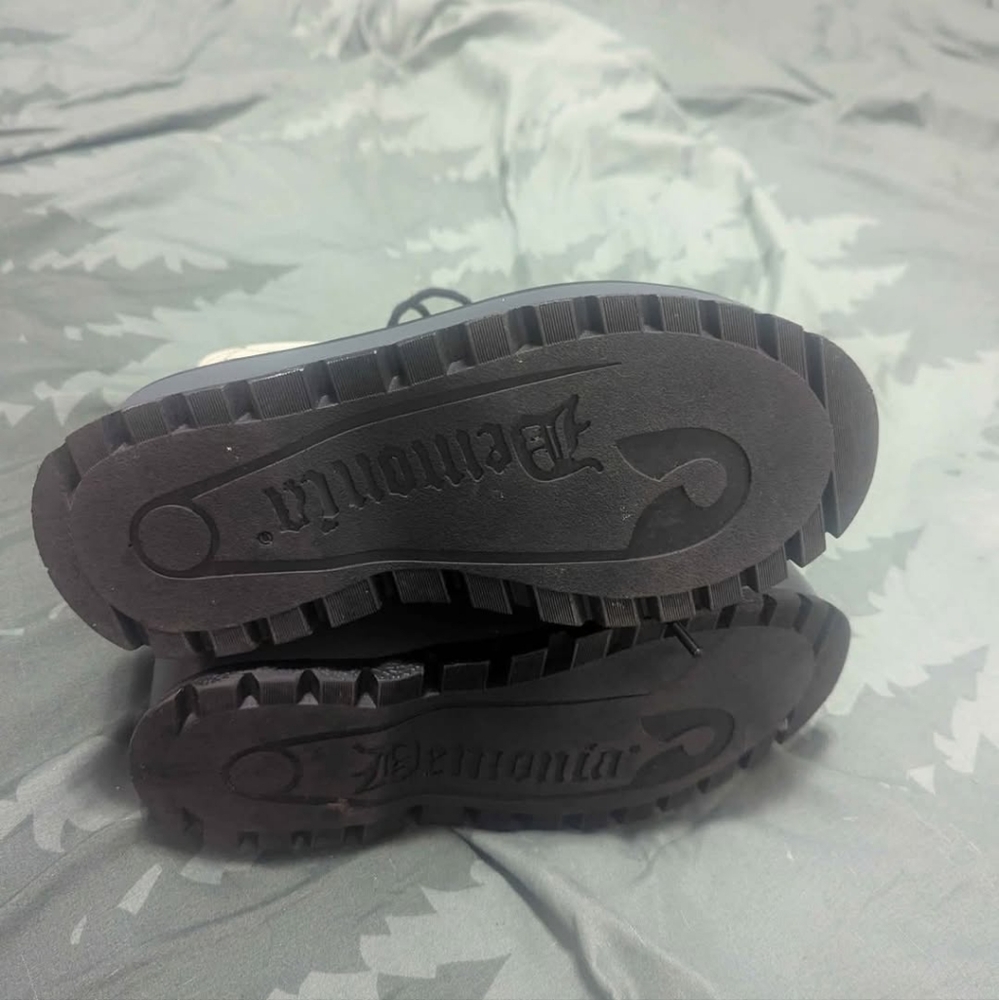 Spider Web Pattern Boots - Picture 2 of 5